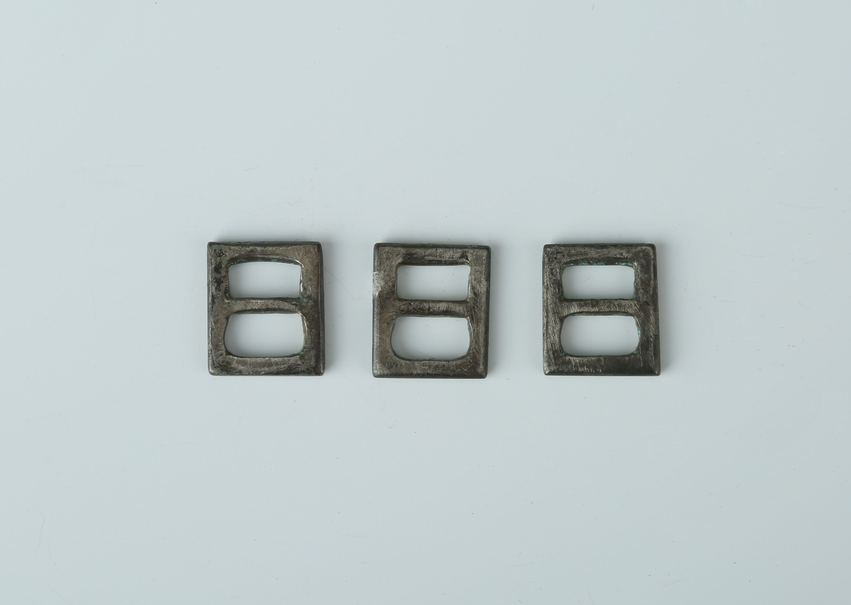 3、银扣饰.JPG